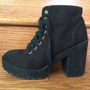 4” chunky lace up boots